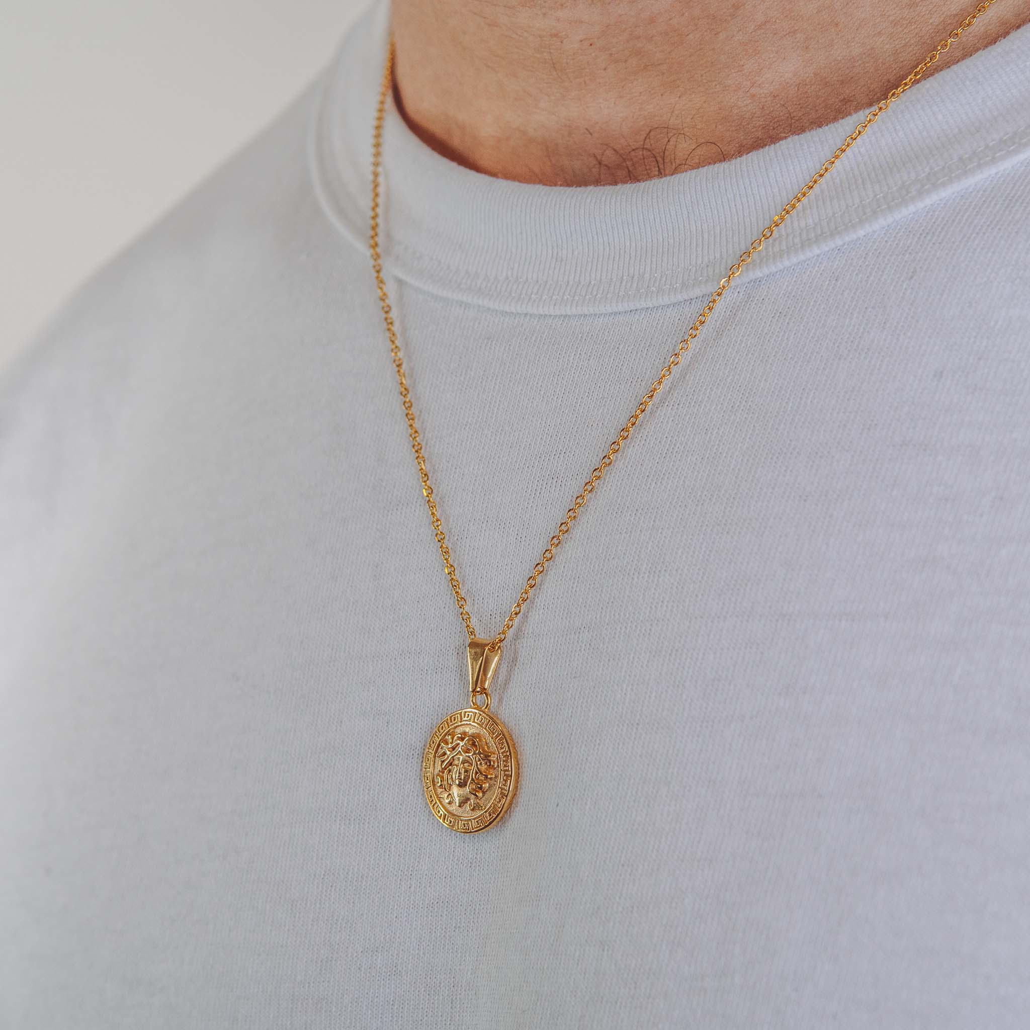 Gold hot sale medusa pendant